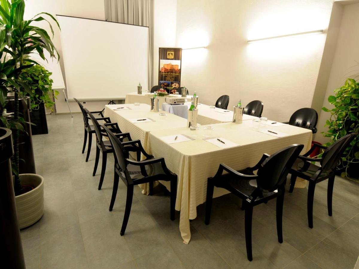 Montaldo Castle & Resort Montaldo Torinese Esterno foto